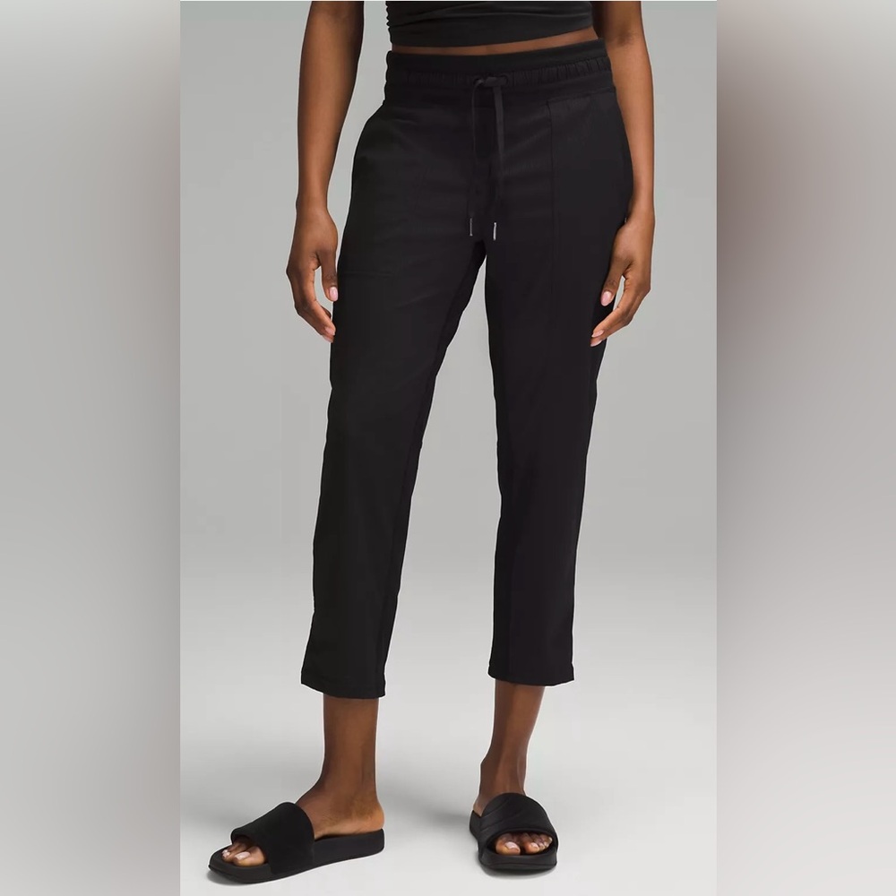 COPY - Lululemon Street To Studio Crop *No Liner - Black - size 4